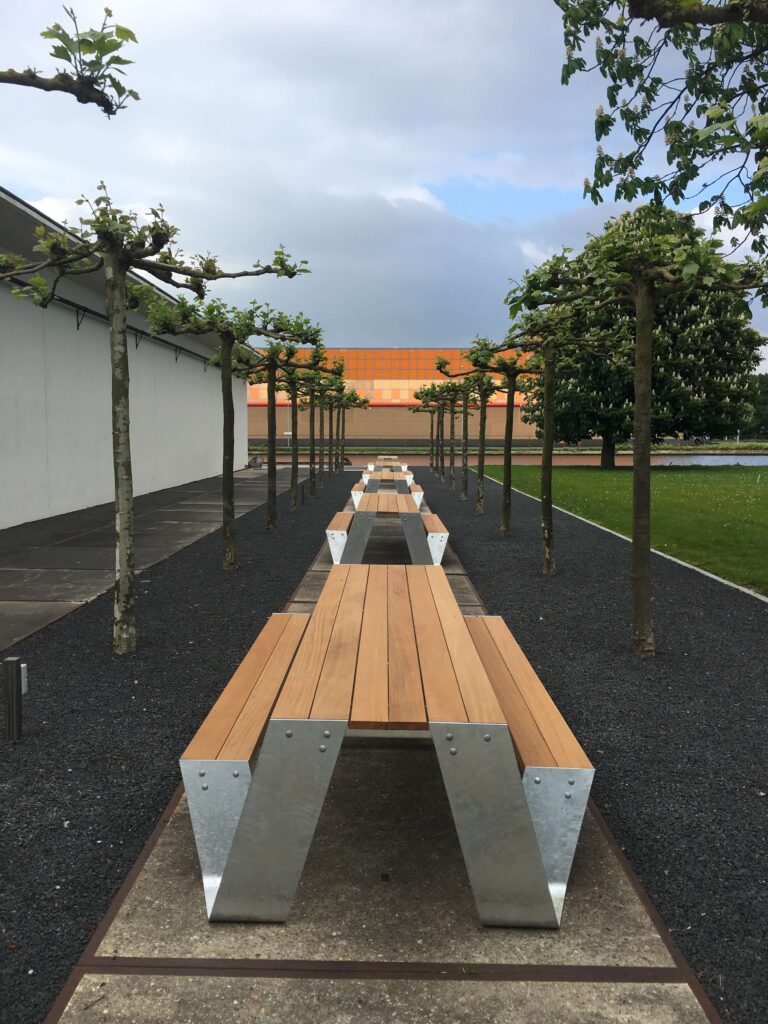 Extremis Hopper - Designverlichting en luxe tuinmeubels bij Paardekooper-Hulst. Gevestigd in Naarden-Vesting op het terrein van ’t Arsenaal van Jan des Bouvrie.