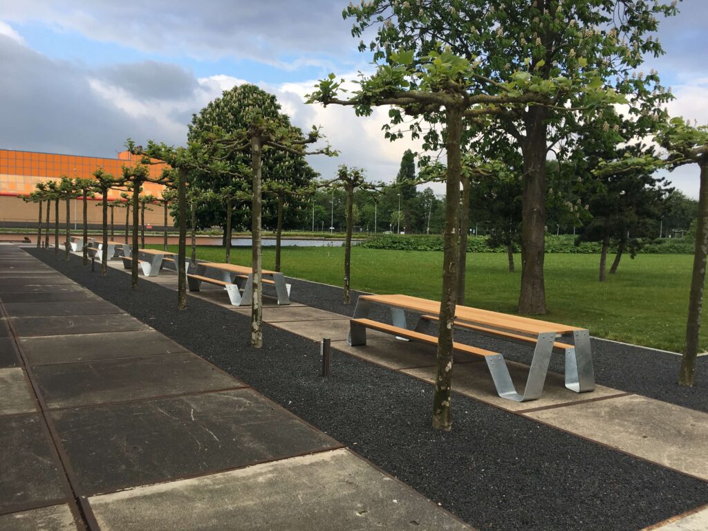 Extremis Hopper - Designverlichting en luxe tuinmeubels bij Paardekooper-Hulst. Gevestigd in Naarden-Vesting op het terrein van ’t Arsenaal van Jan des Bouvrie.