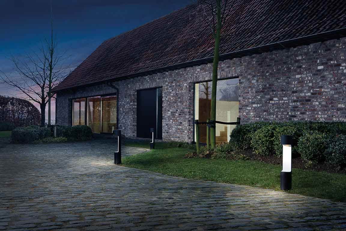 Modular GEORGE vloerlamp - Designverlichting en luxe tuinmeubels bij Paardekooper-Hulst. Gevestigd in Naarden-Vesting op het terrein van ’t Arsenaal van Jan des Bouvrie.